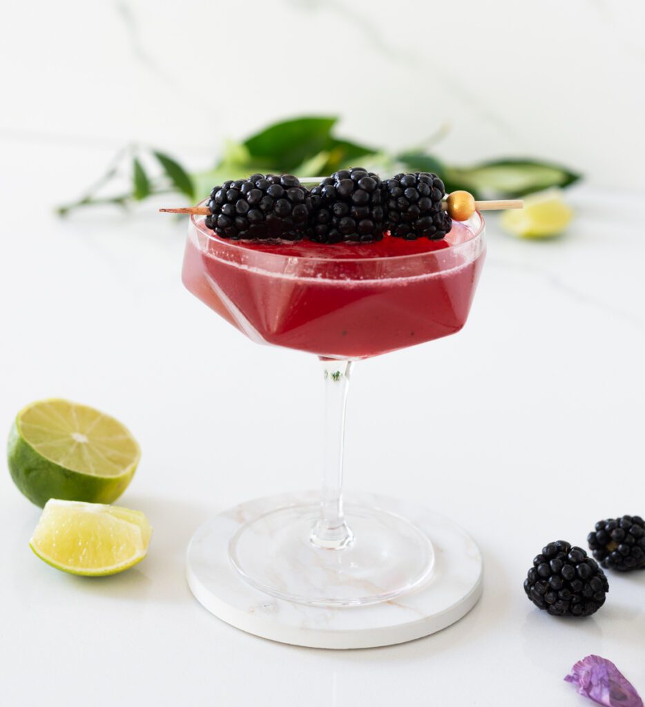Sparkling blackberry mocktail with non-alcoholic sparkling white wine